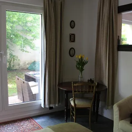 Apartment Le Garden Victoria - Canal & Cathedrale -30m2 & Garden