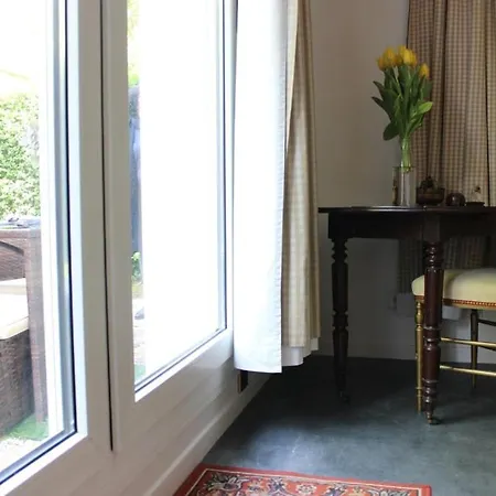 Le Garden Victoria - Canal & Cathedrale -30m2 & Garden Apartment