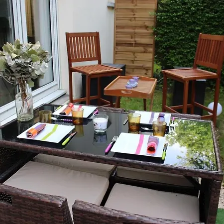 Le Garden Victoria - Canal & Cathedrale -30m2 & Garden Apartment