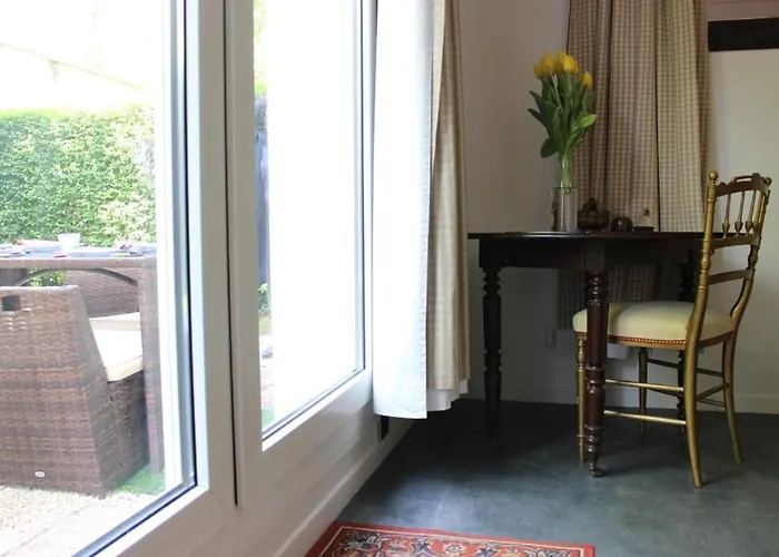 Le Garden Victoria - Canal & Cathedrale -30m2 & Garden Lejlighed