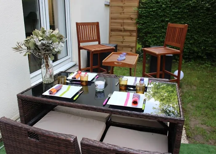 Le Garden Victoria - Canal & Cathedrale -30m2 & Garden Lejlighed